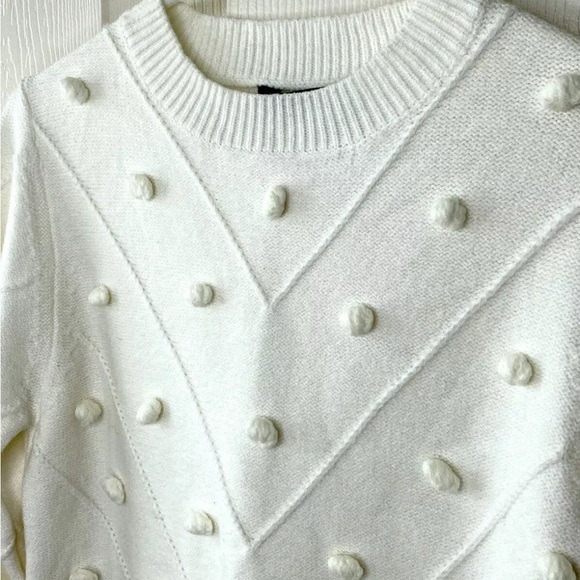 Simplee White Pom Pom Knit Sweater Chic Textured Cozy Winter Pullover. - Picture 3 of 8